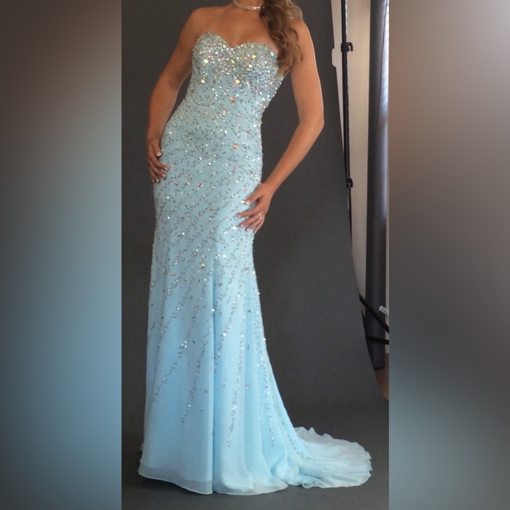 Light Blue Embellished Formal / Prom / Pageant Gown Size 6
